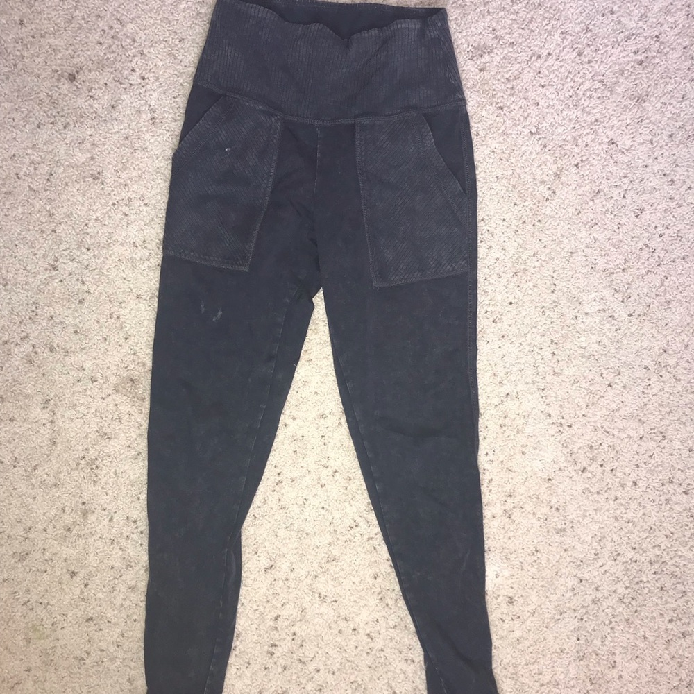 Arie. Size small. Grey.